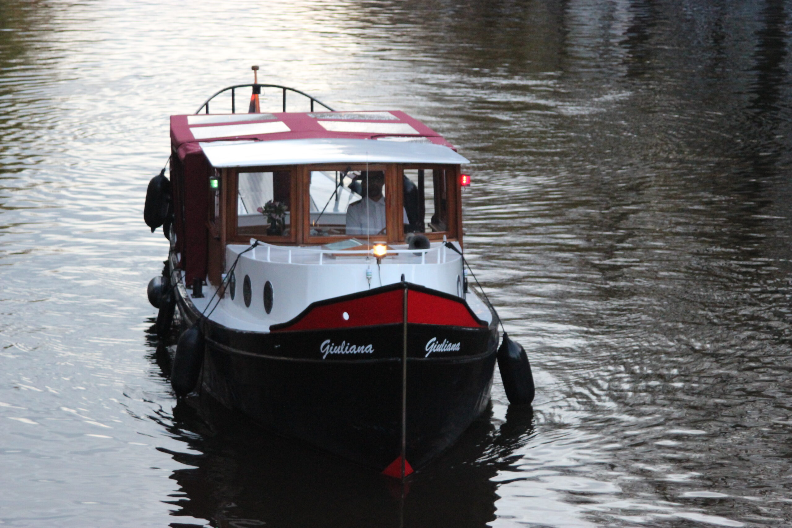 sebi boat tours amsterdam on an electric boat